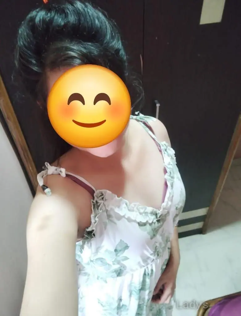 Neha, 22 years old Jaipur escort girl with big tits, height 154 sm, Weight kg