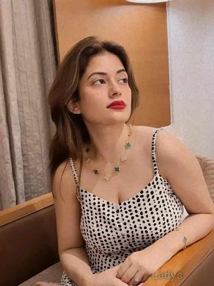 Divya, 22 years beautiful nude Jaipur escorts girl, height 170 sm, Weight kg