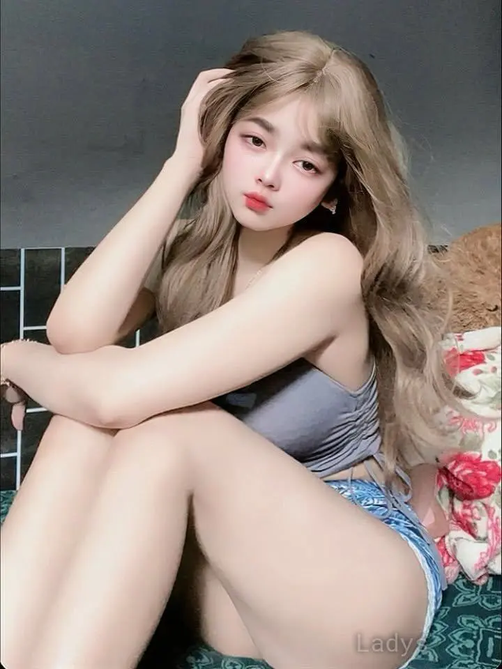 Ava, 22 years old Jakarta escort girl with big tits, height 158 sm, Weight kg