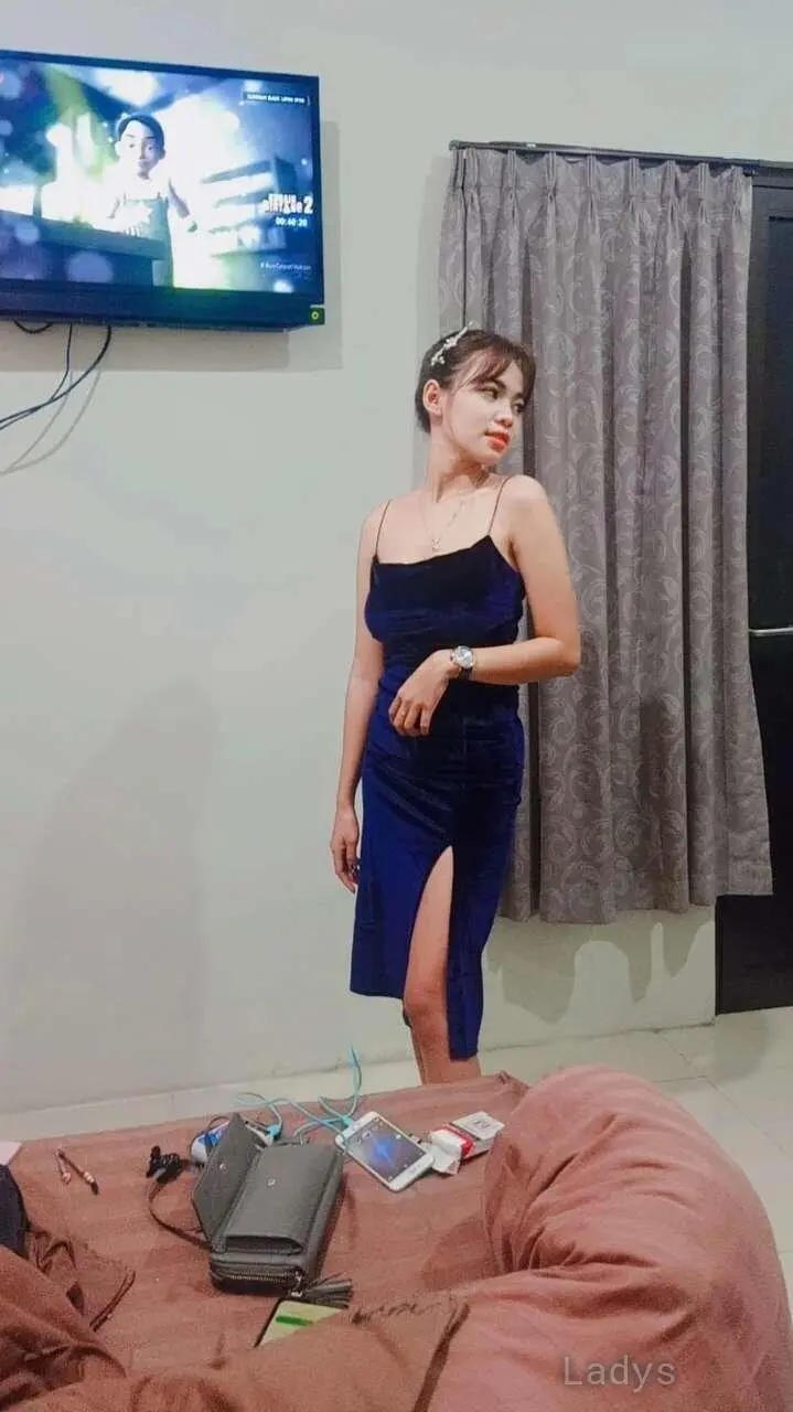 Devi, 22 years old Jakarta escort girl with big tits, height 163 sm, Weight kg
