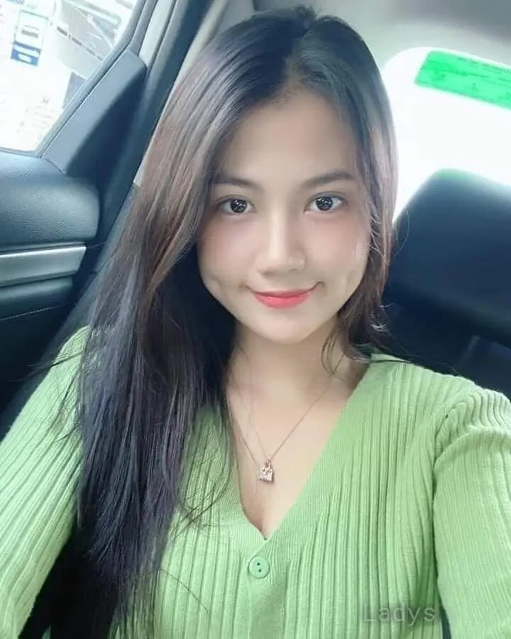 Diana, 23 years old Jakarta escort girl with big tits, height 165 sm, Weight kg