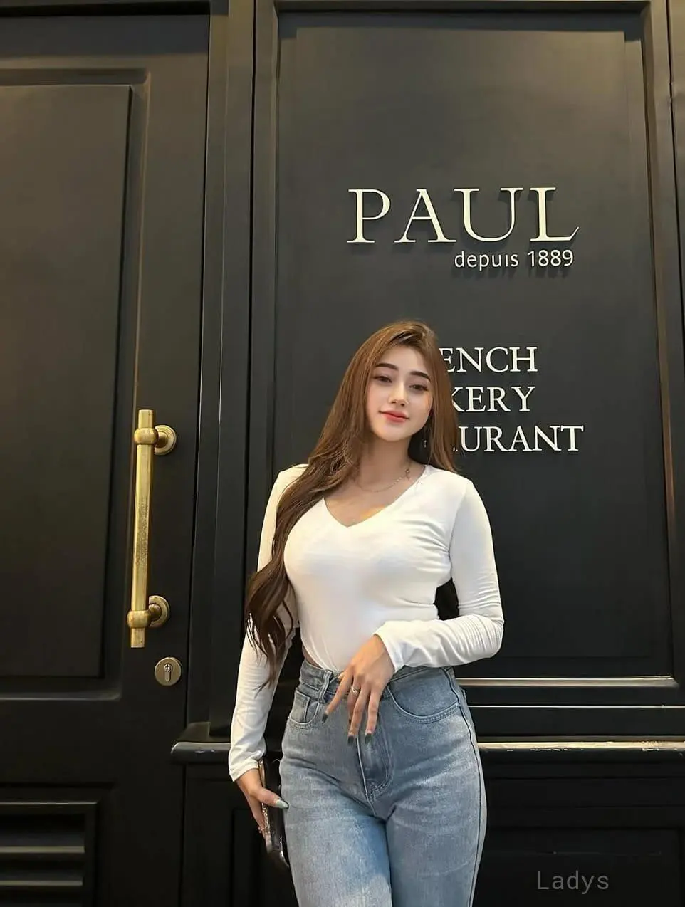 Fely, 21 years old Jakarta escort girl with big tits, height 166 sm, Weight  kg