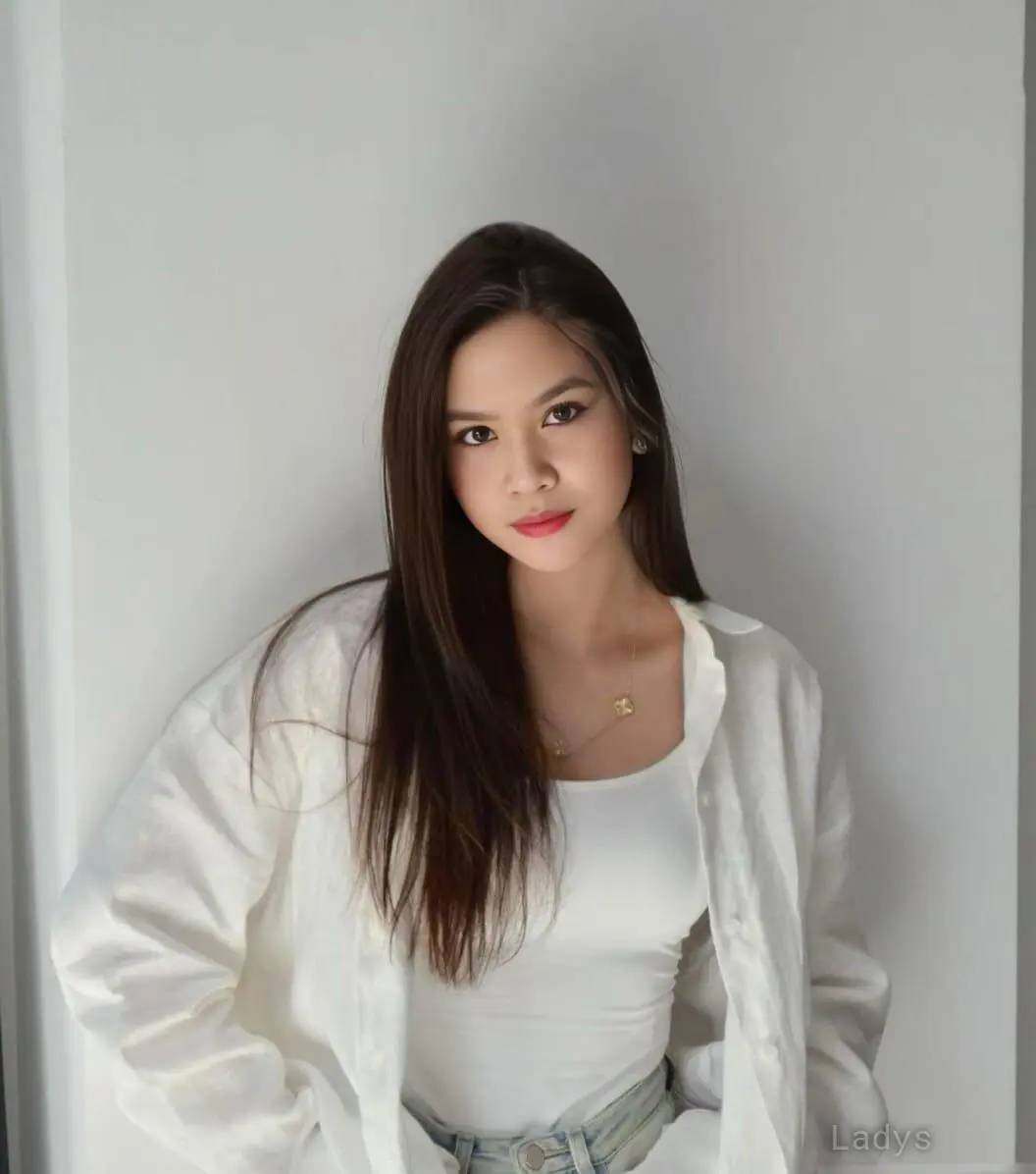 Ina, 23 years old Jakarta escort girl with big tits, height 160 sm, Weight  kg