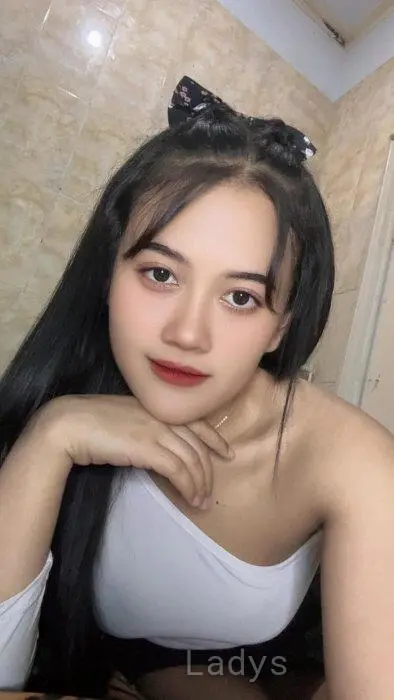Indahh, 28 years old Jakarta escort girl with big tits, height 171 sm, Weight 53 kg