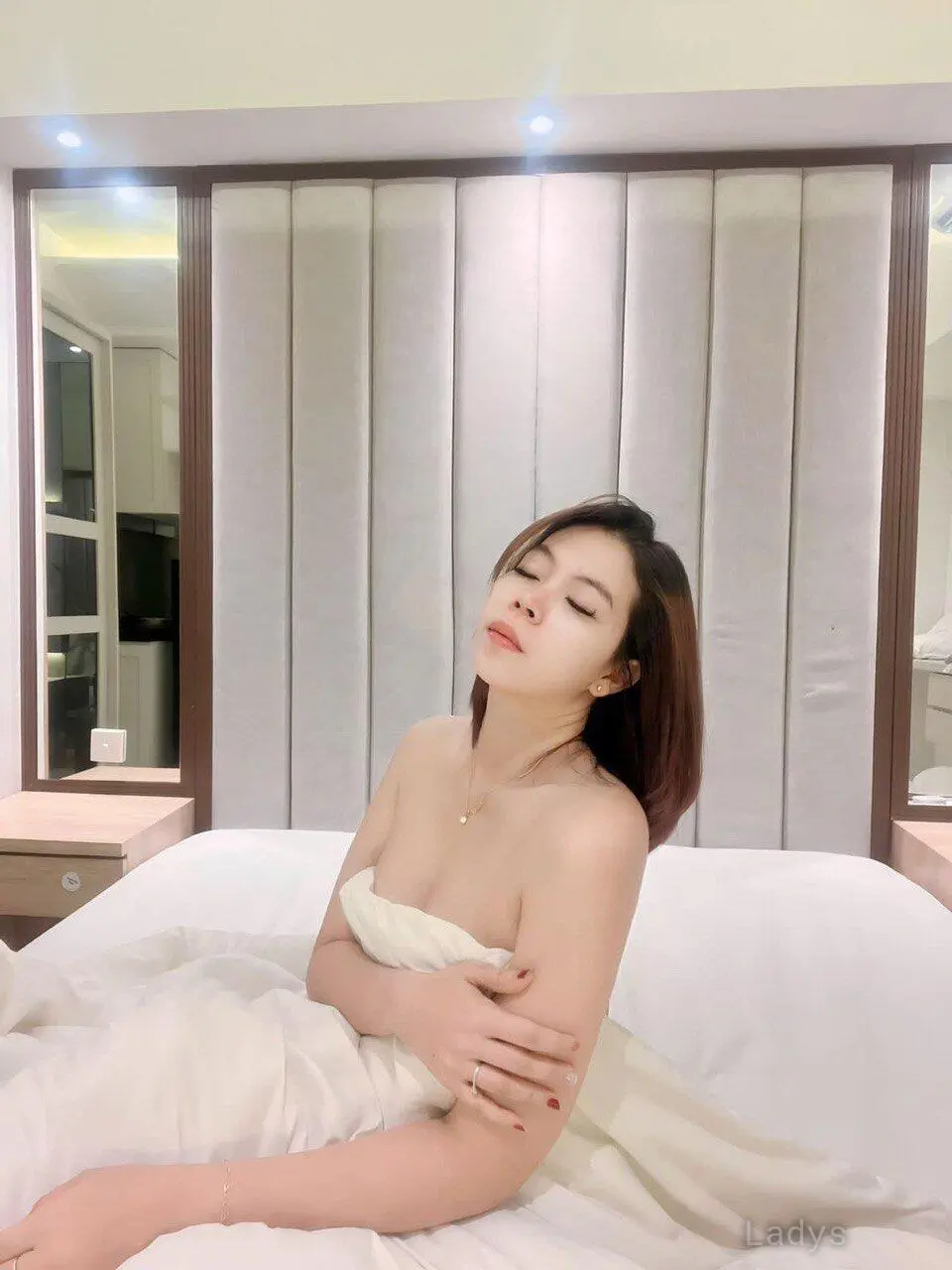 Karin, 28 years old Jakarta escort girl with big tits, height 160 sm, Weight  kg