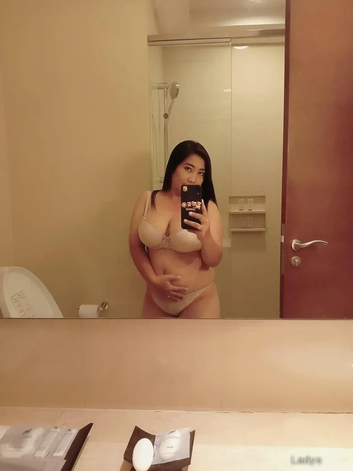 Kiky, 29 years old Jakarta escort girl with big tits, height 155 sm, Weight kg
