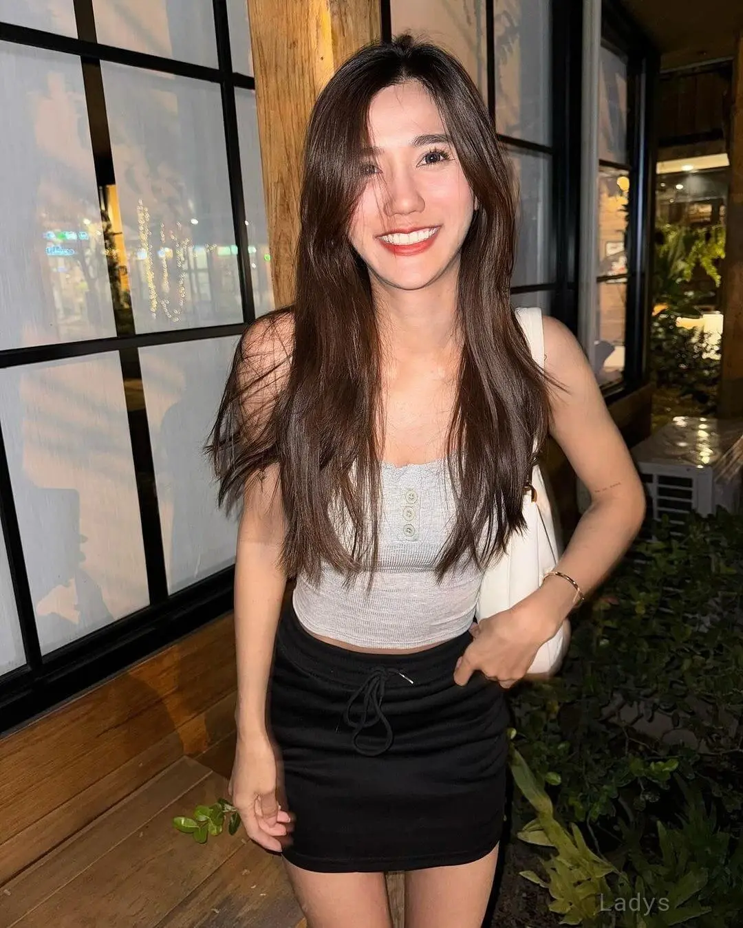 Kinara, 23 years old Jakarta escort girl with big tits, height 168 sm, Weight kg