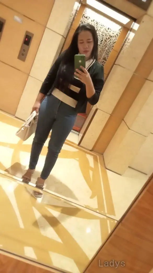 Laila, 22 years old Jakarta escort girl with big tits, height 165 sm, Weight kg