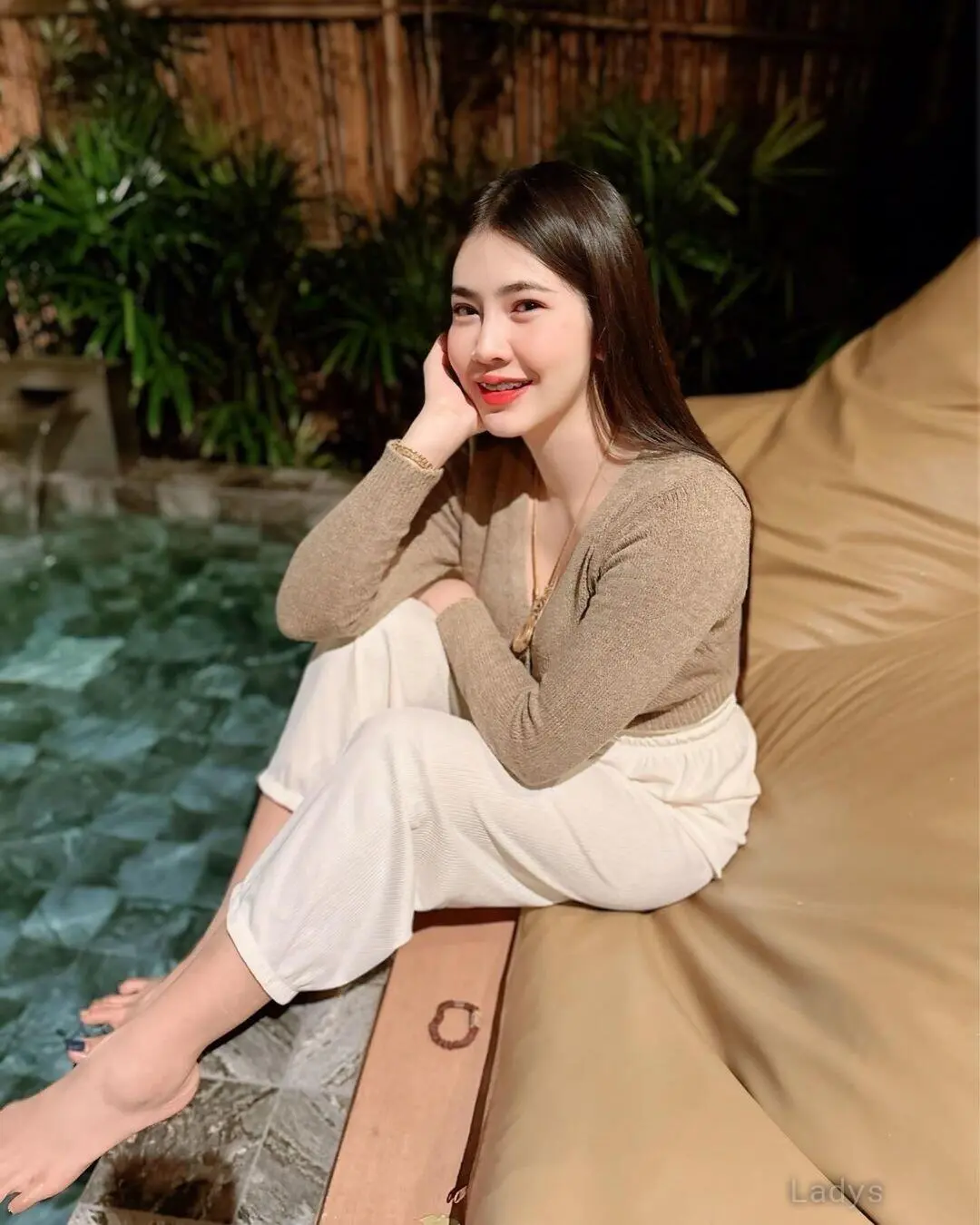 Luia, 24 years old Jakarta escort girl with big tits, height 157 sm, Weight  kg