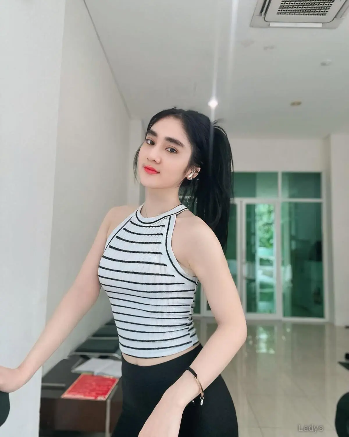 Melly, 25 years old Jakarta escort girl with big tits, height 168 sm, Weight kg