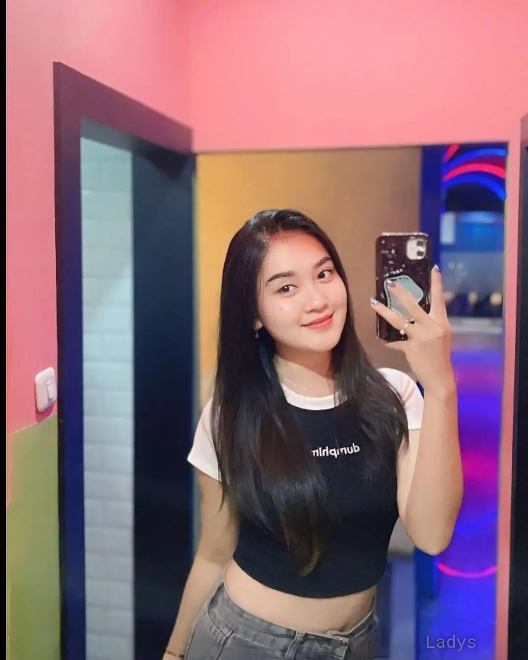 Putri, 23 years old Jakarta escort girl with big tits, height 155 sm, Weight kg