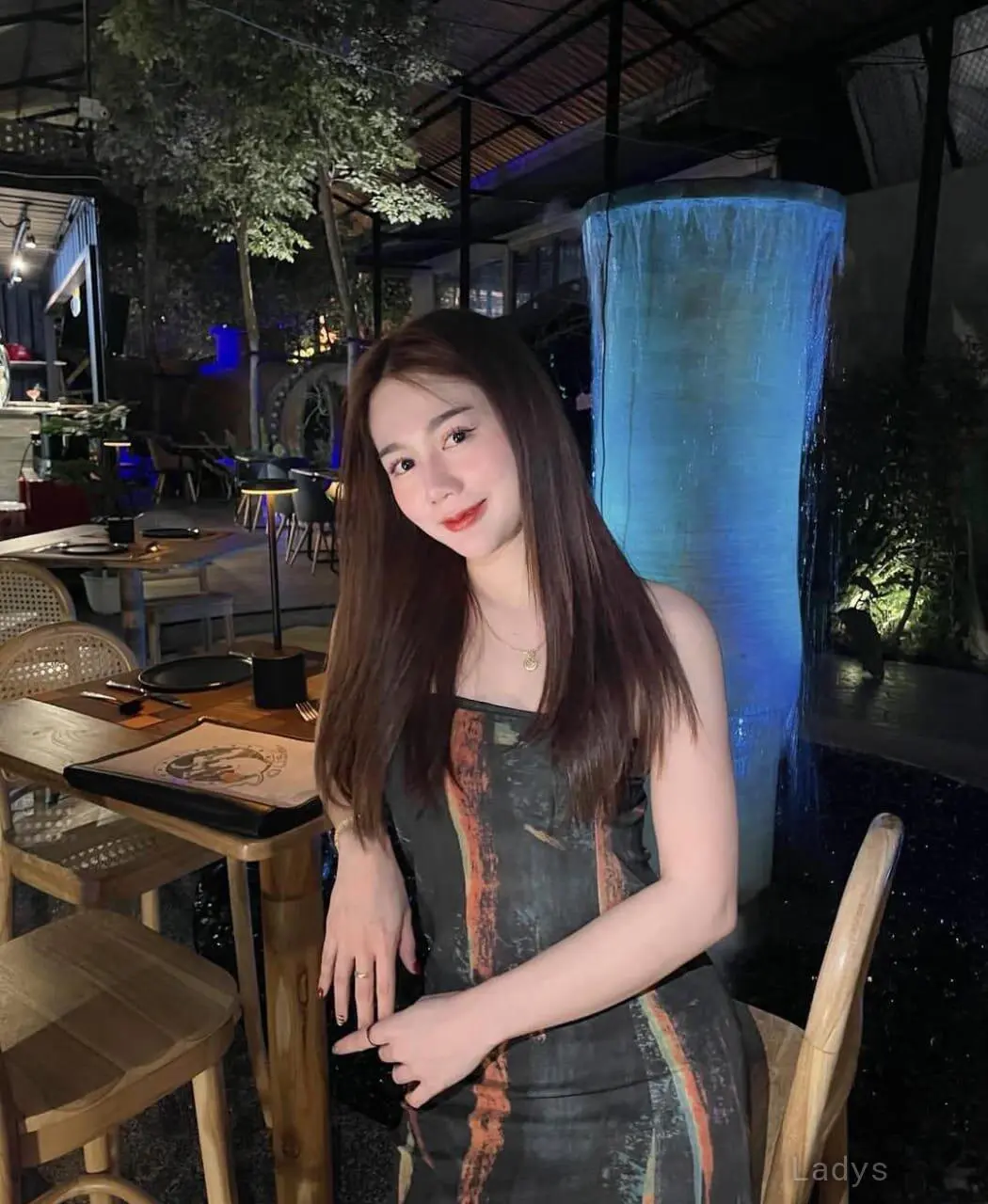 Putrivia, 23 years old Jakarta escort girl with big tits, height 165 sm, Weight kg