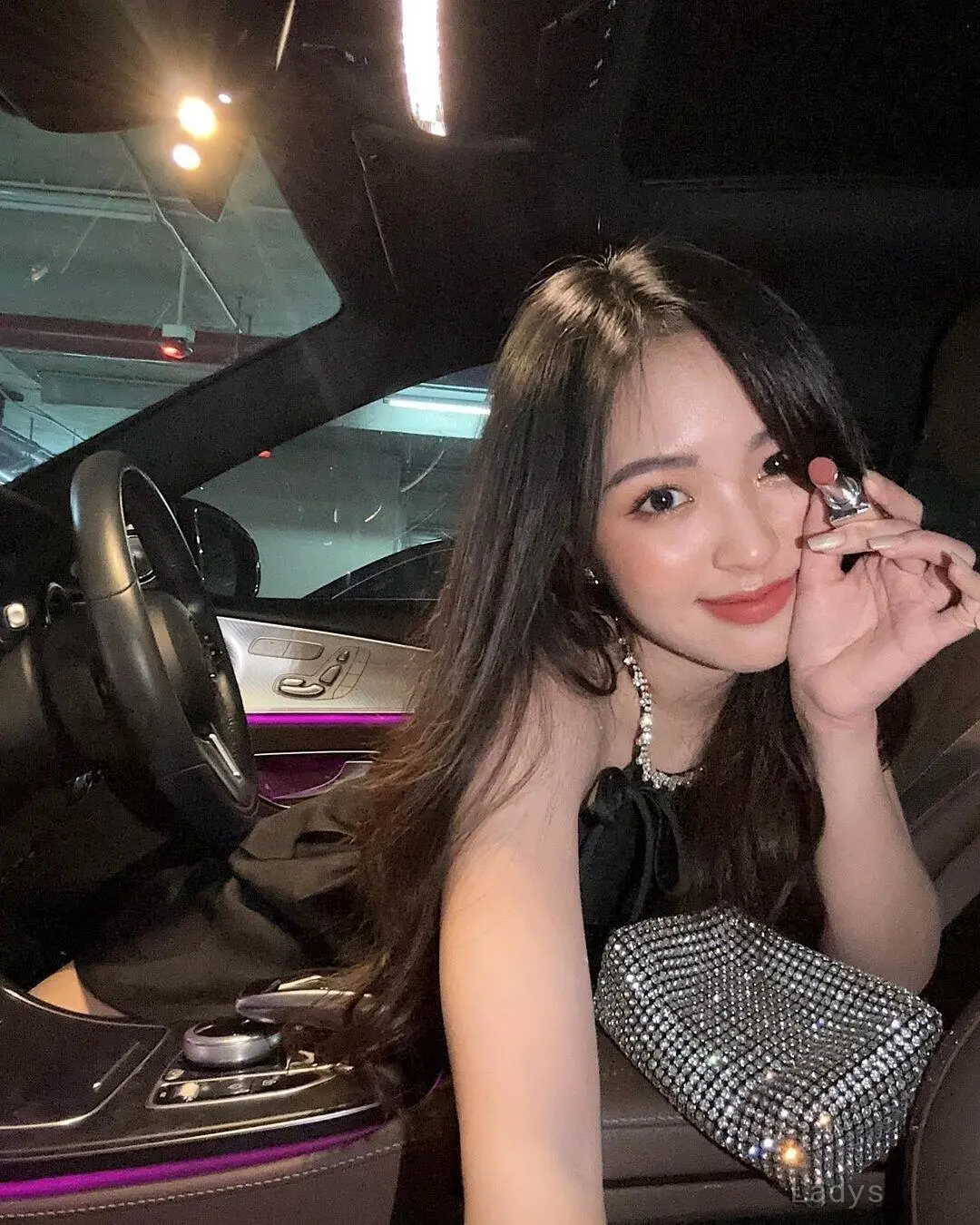 Qila, 21 years old Jakarta escort girl with big tits, height 165 sm, Weight kg