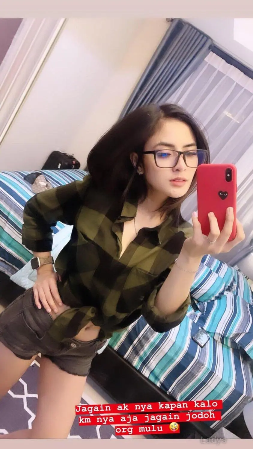 Ralinra, 26 years old Jakarta escort girl with big tits, height 162 sm, Weight kg