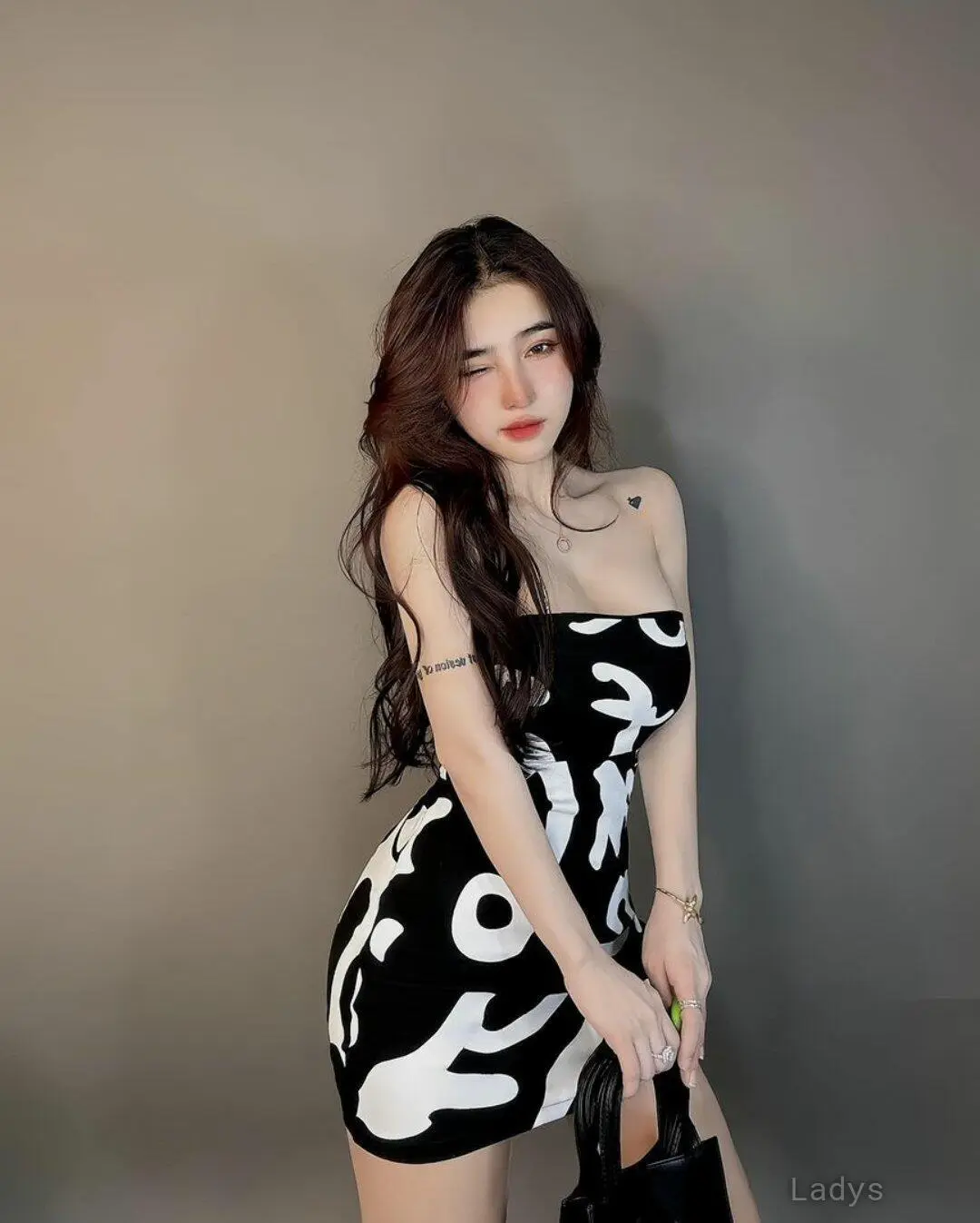 Risna, 22 years old Jakarta escort girl with big tits, height 164 sm, Weight kg