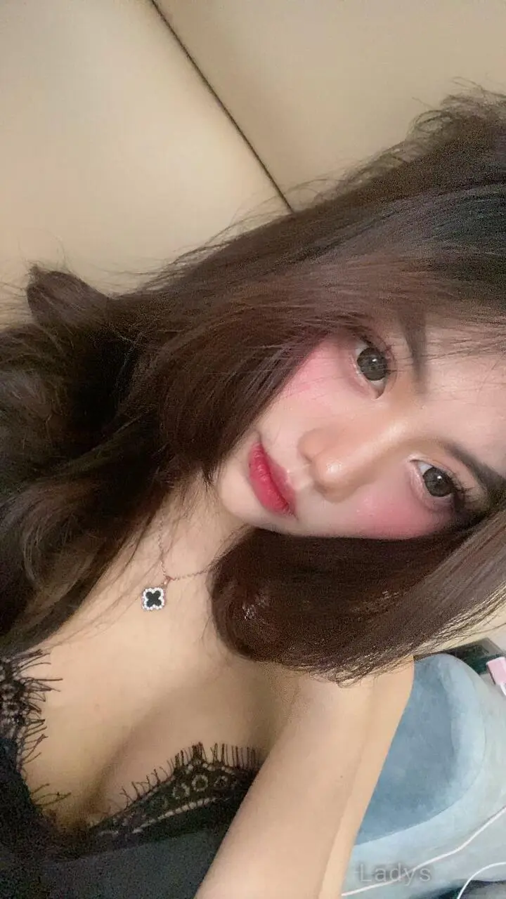 Ruby, 21 years old Jakarta escort girl with big tits, height 165 sm, Weight  kg