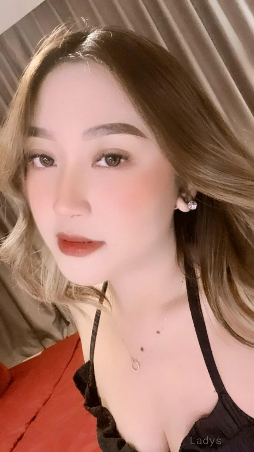 Shirly, 20 years old Jakarta escort girl with big tits, height 163 sm, Weight  kg