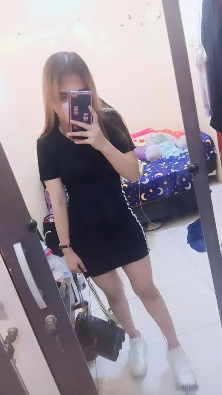 Shiva, 22 years old Jakarta escort girl with big tits, height 160 sm, Weight kg