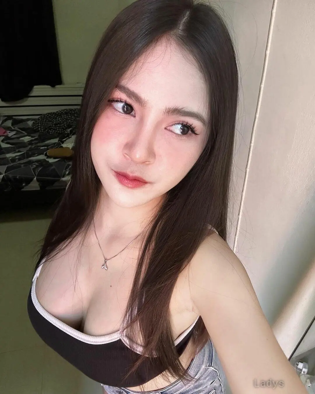 Sindi, 23 years old Jakarta escort girl with big tits, height 165 sm, Weight  kg