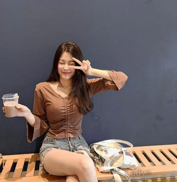 Velly, 24 years old Jakarta escort girl with big tits, height 161 sm, Weight kg