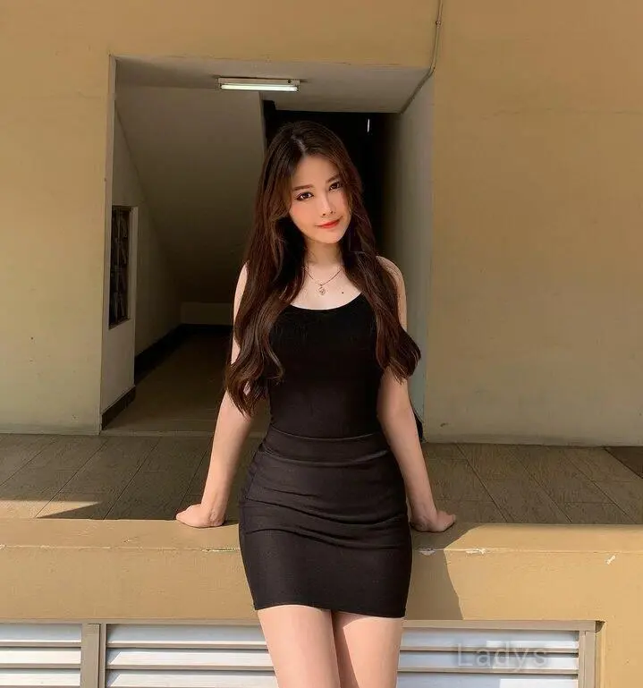 Velly, 23 years old Jakarta escort girl with big tits, height 161 sm, Weight kg