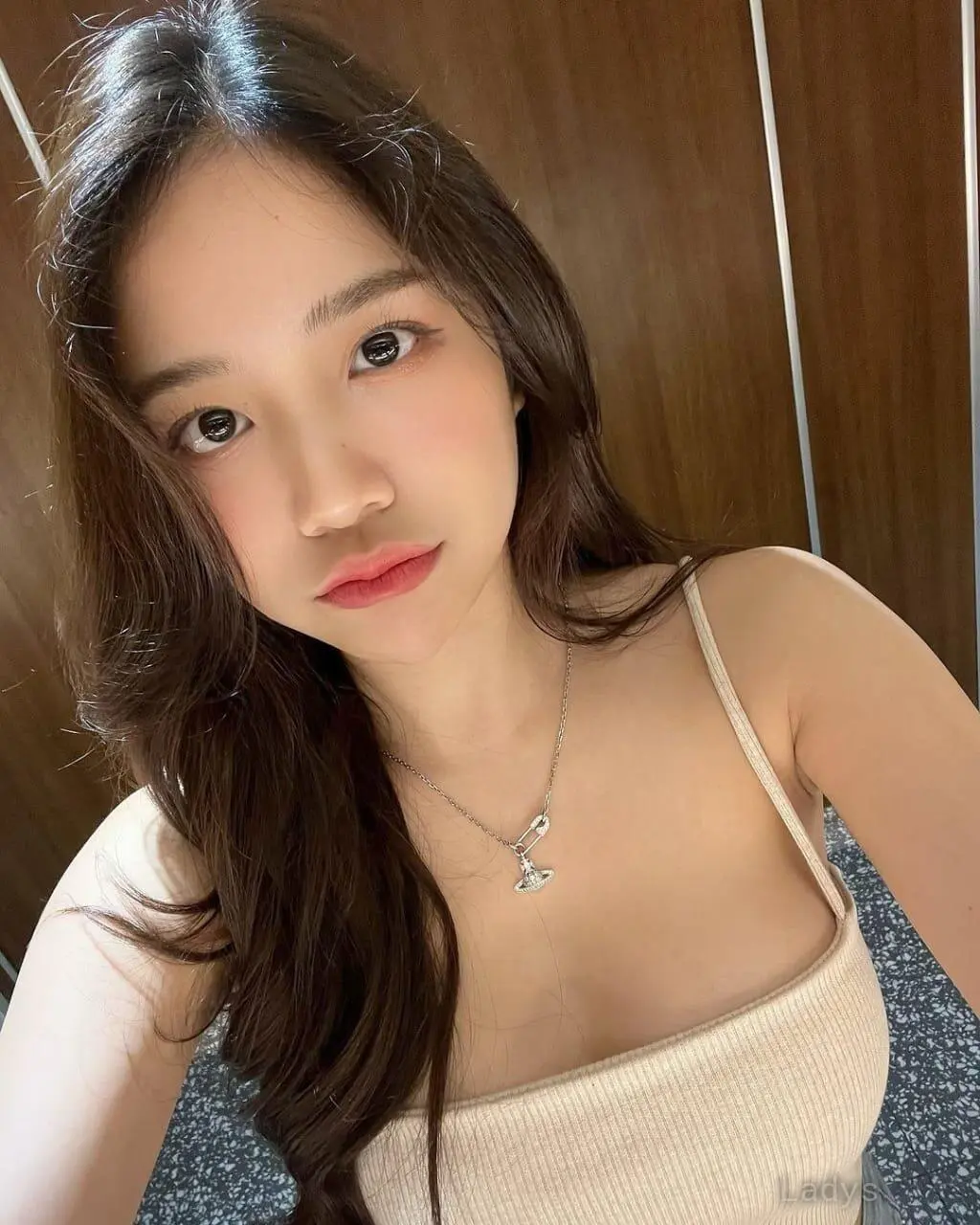 Vernice, 23 years old Jakarta escort girl with big tits, height 167 sm, Weight  kg
