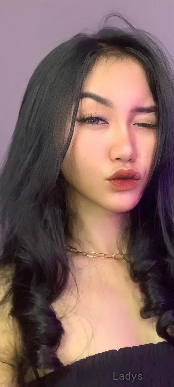 Viona, 21 years old Jakarta escort girl with big tits, height 155 sm, Weight kg