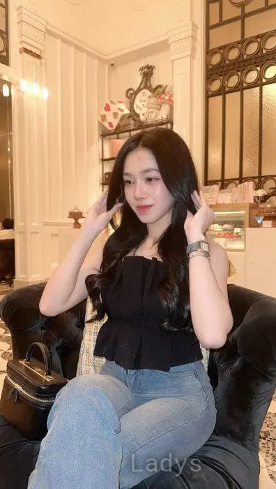 Viona Azeline, 26 years old Jakarta escort girl with big tits, height 164 sm, Weight 58 kg