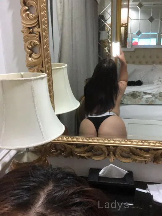 Cara, 23 years beautiful nude Jakarta escorts girl, height 155 sm, Weight 60 kg