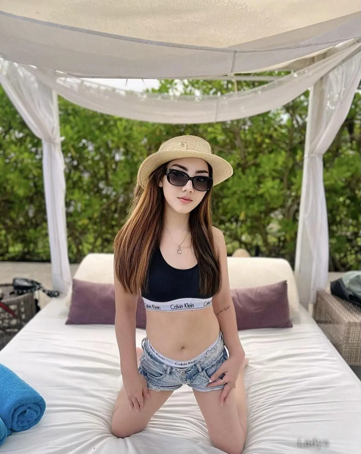Caroline, 22 years beautiful nude Jakarta escorts girl, height 167 sm, Weight  kg