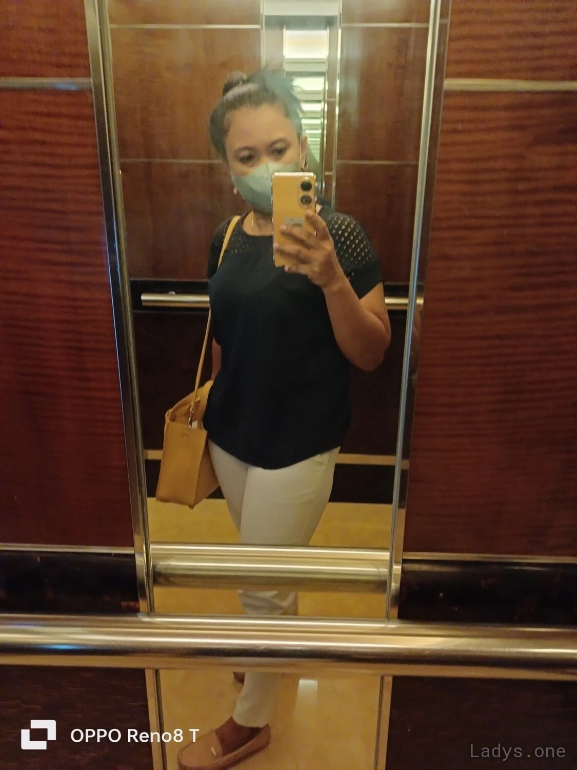 DEWI MASSAGE, 26 years beautiful nude Jakarta escorts girl, height 159 sm, Weight 52 kg