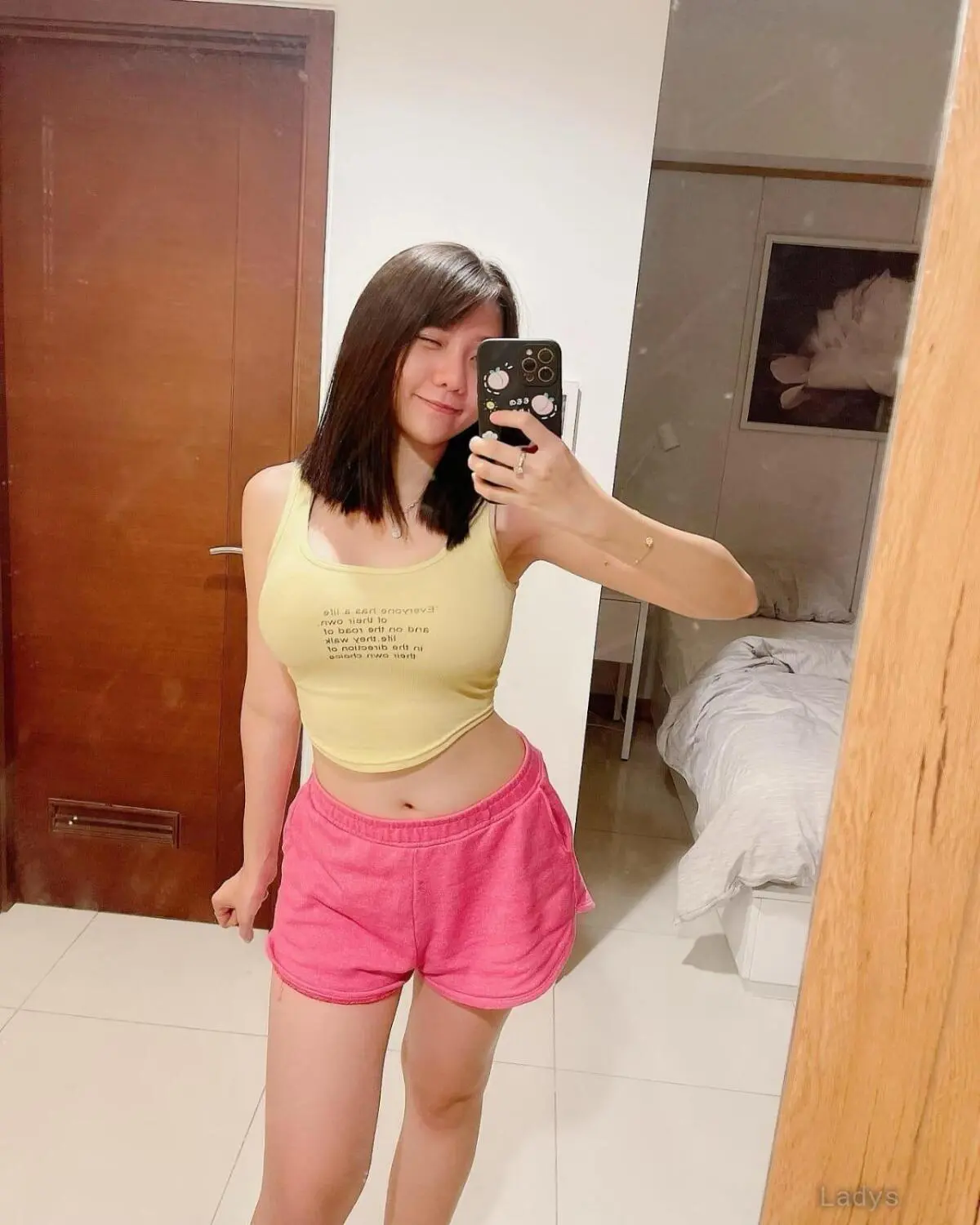Dinariya, 23 years beautiful nude Jakarta escorts girl, height 167 sm, Weight kg