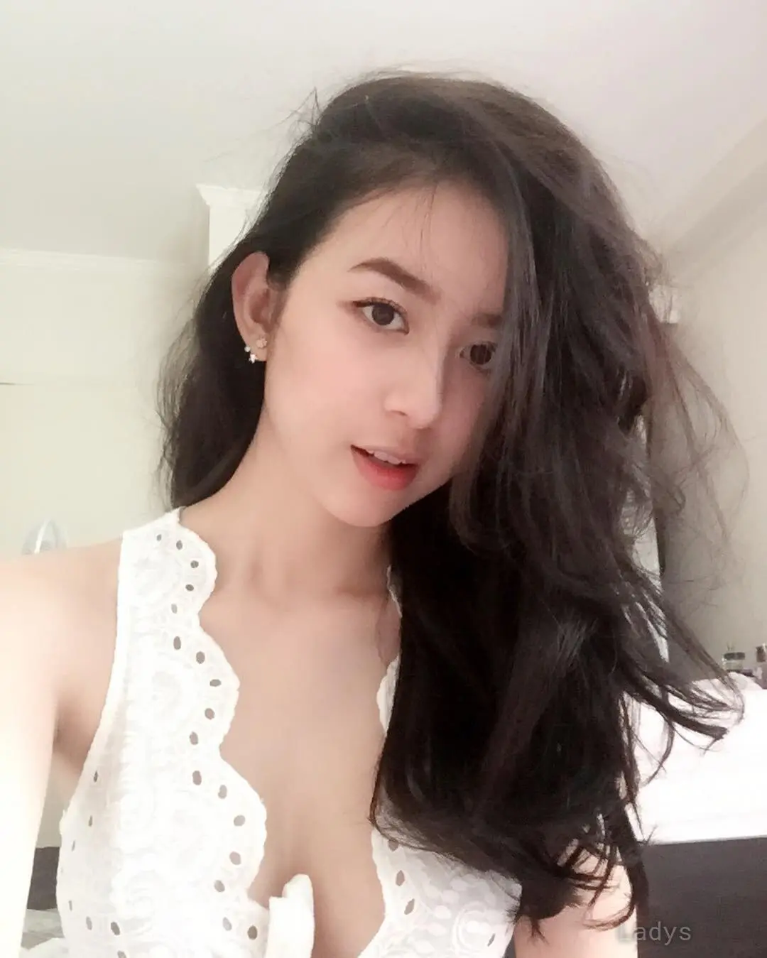 Elisa, 24 years beautiful nude Jakarta escorts girl, height 167 sm, Weight  kg