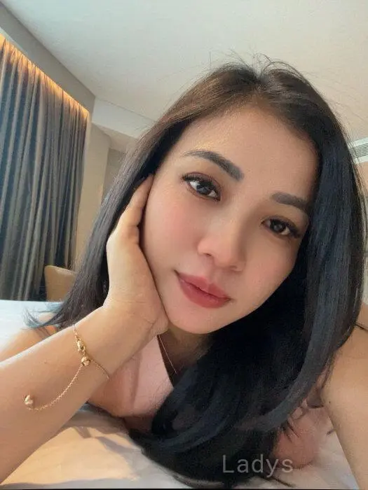 Erica, 29 years beautiful nude Jakarta escorts girl, height 165 sm, Weight 49 kg
