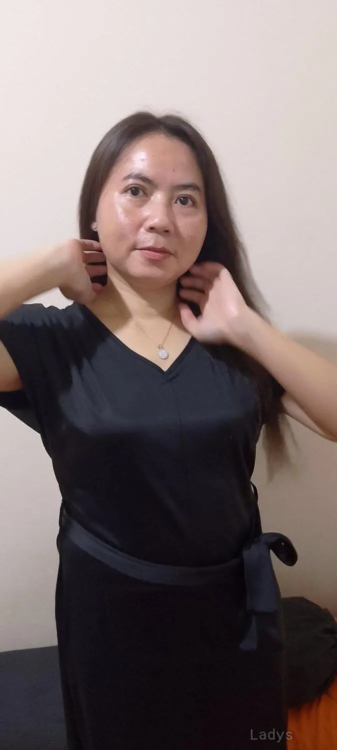 Evelyn, 23 years beautiful nude Jakarta escorts girl, height 165 sm, Weight kg