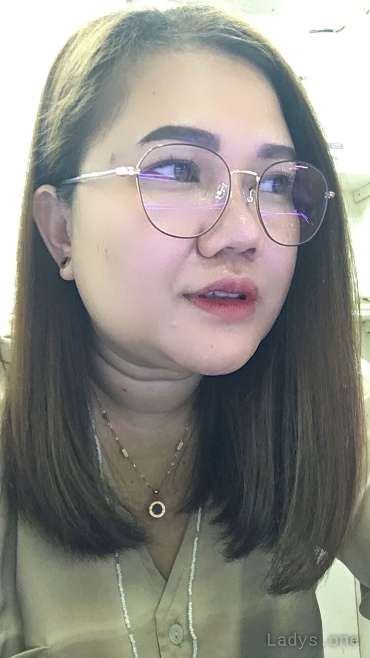Gia Cubby, 28 years beautiful nude Jakarta escorts girl, height 161 sm, Weight 55 kg