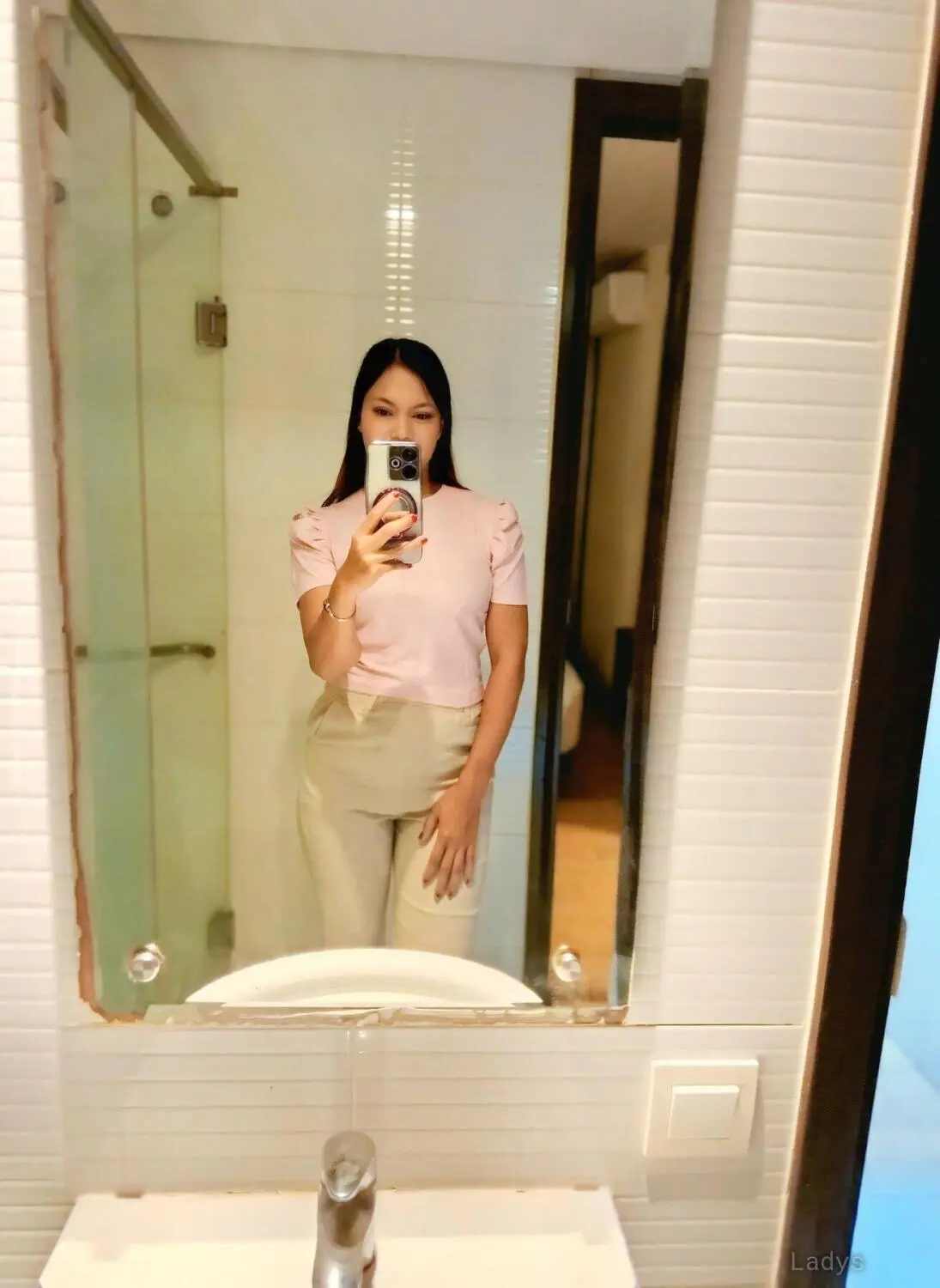 Gita, 22 years beautiful nude Jakarta escorts girl, height 160 sm, Weight kg
