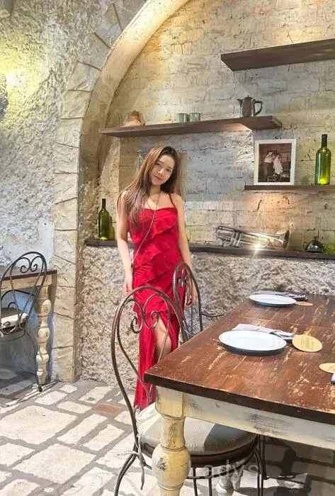 Kelly, 23 years beautiful nude Jakarta escorts girl, height 162 sm, Weight 49 kg
