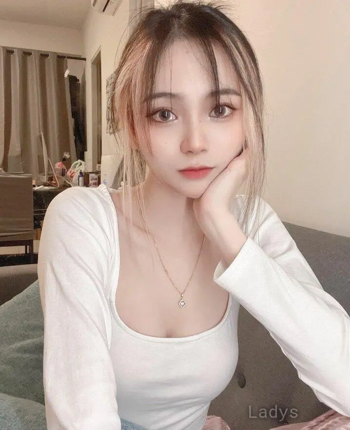 Kiky, 23 years beautiful nude Jakarta escorts girl, height 161 sm, Weight kg
