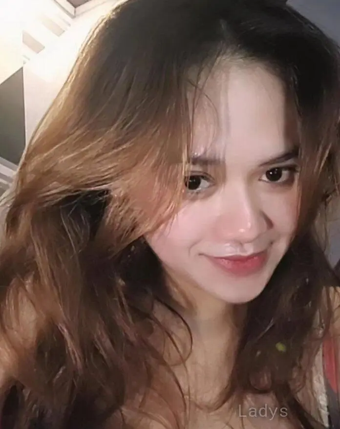 Lilik, 22 years beautiful nude Jakarta escorts girl, height 165 sm, Weight kg