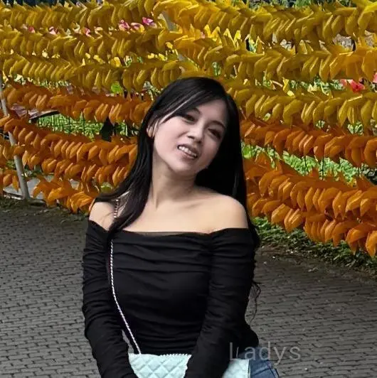 Lily, 24 years beautiful nude Jakarta escorts girl, height 150 sm, Weight  kg