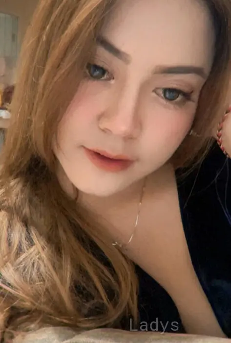 Linda, 24 years beautiful nude Jakarta escorts girl, height 160 sm, Weight 60 kg