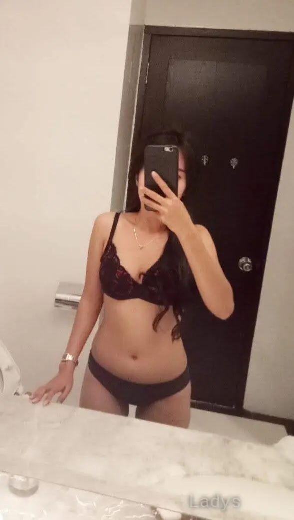 Lisa, 28 years beautiful nude Jakarta escorts girl, height 163 sm, Weight kg