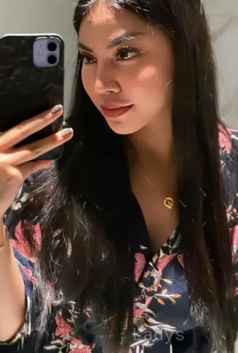 Moona, 26 years beautiful nude Jakarta escorts girl, height 167 sm, Weight 62 kg