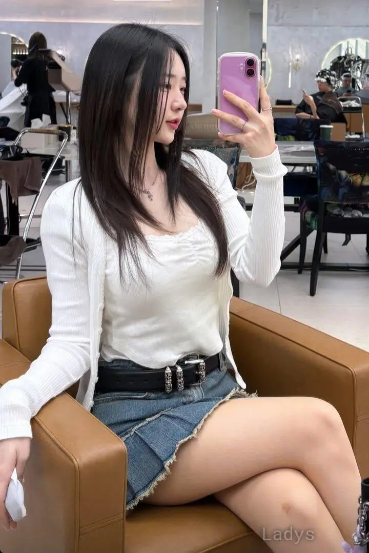 Nezuko, 19 years beautiful nude Jakarta escorts girl, height 163 sm, Weight kg