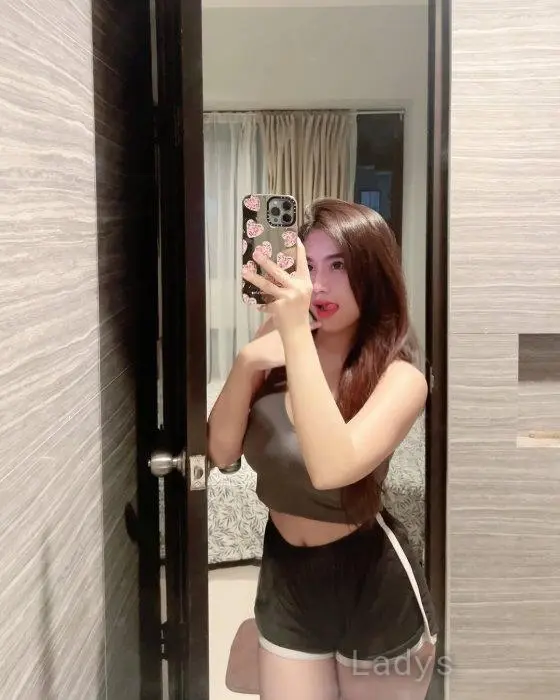 Sarah Tia, 23 years beautiful nude Jakarta escorts girl, height 165 sm, Weight 49 kg