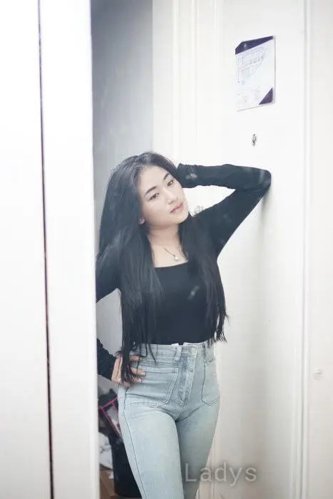 Selina Auroraa, 23 years beautiful nude Jakarta escorts girl, height 155 sm, Weight 47 kg