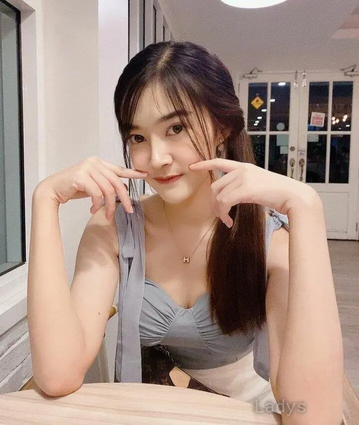 Selvi, 23 years beautiful nude Jakarta escorts girl, height 160 sm, Weight kg