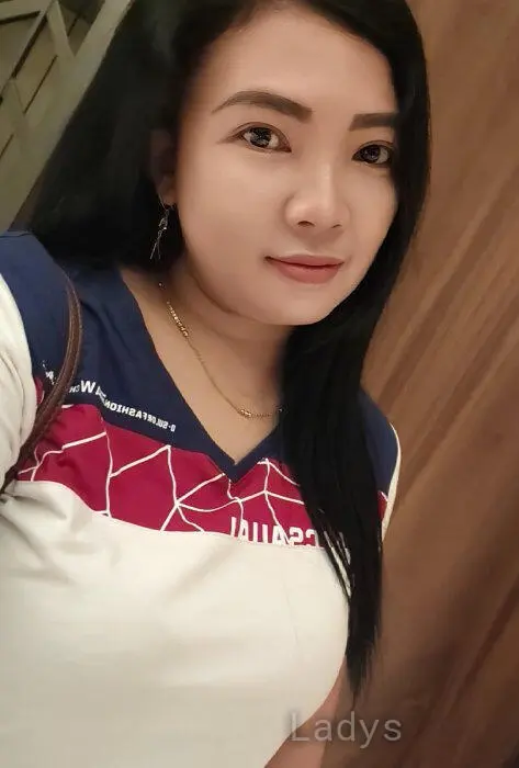 Shintaa Masseuse, 27 years beautiful nude Jakarta escorts girl, height 168 sm, Weight 58 kg