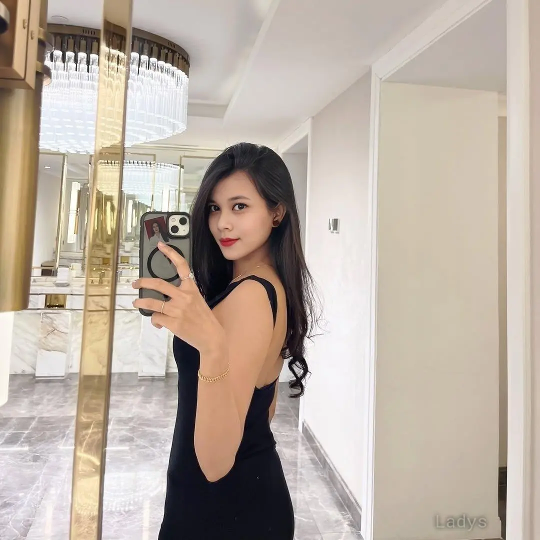 Siska, 22 years beautiful nude Jakarta escorts girl, height 169 sm, Weight kg